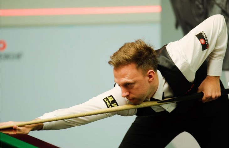 Judd Trump will look to extend his lead over Kyren Wilson